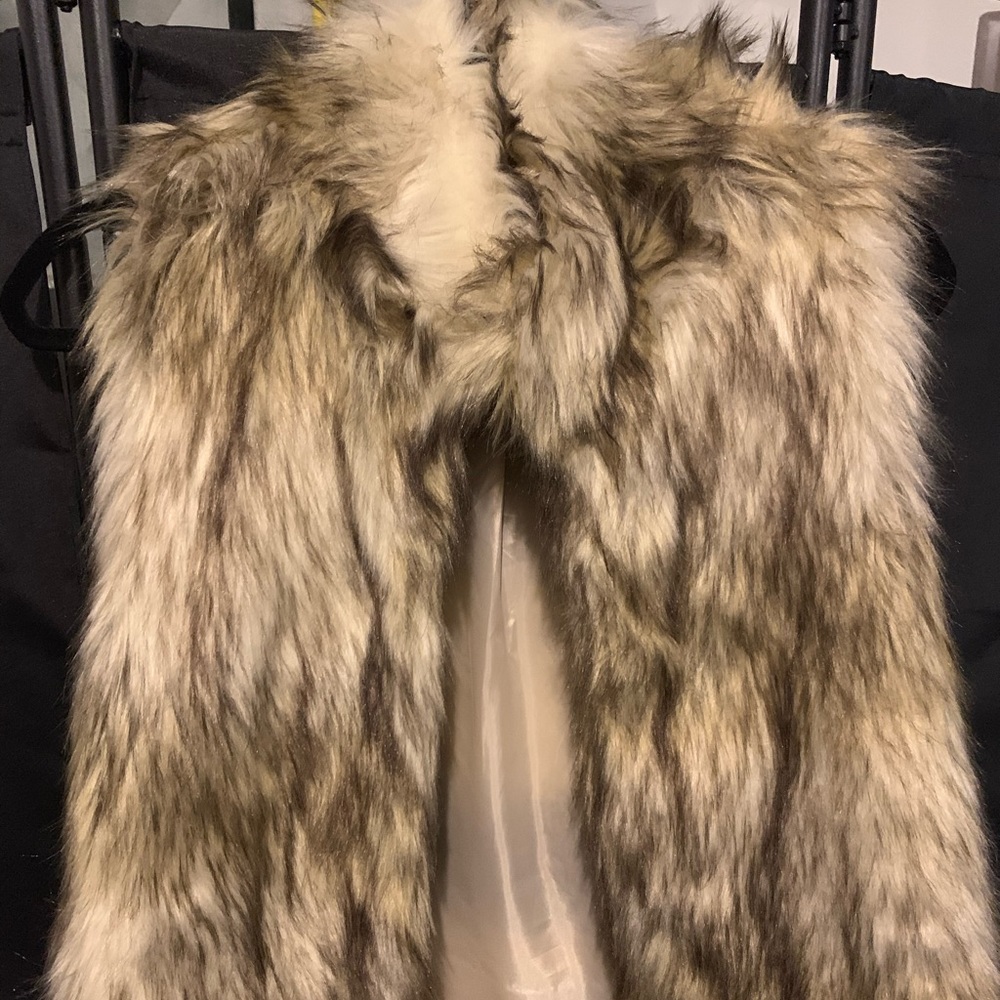 GUESS FAUX FUR VEST - Picture 1 of 5
